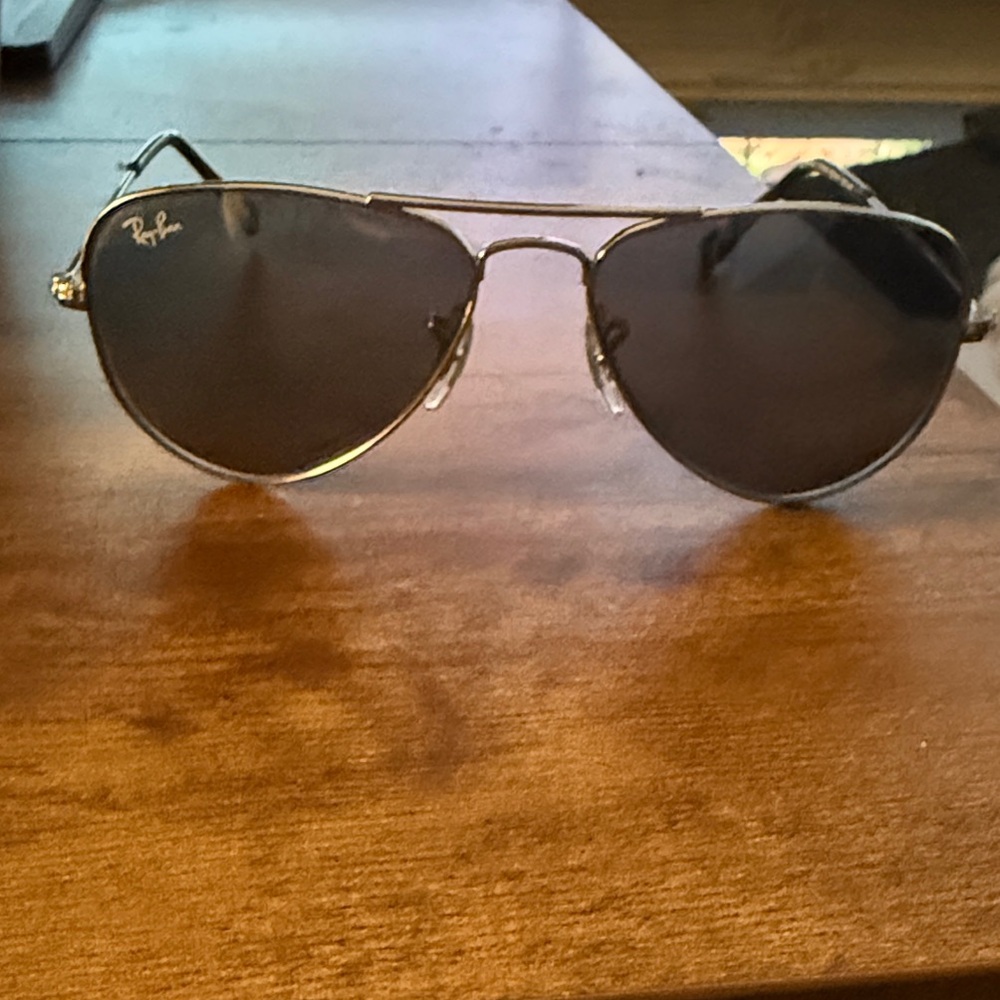 Ray-Ban Silver Frame Aviator Sunglasses kids never worn no scratches